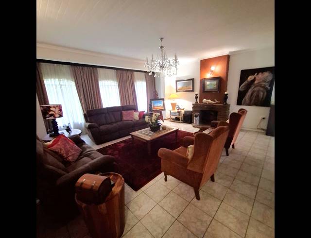 6 BEDROOM HOUSE FOR SALE IN MEYERTON CENTRAL
